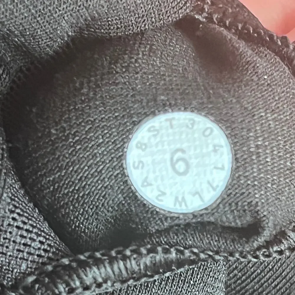 Lululemon Energy Bra Longline Strappy Back Size 6 Black White Dot Gym Girl Run - Picture 4 of 7